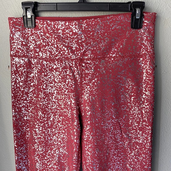 NWT Sweaty Betty 7/8 Leggings Red Terrazzo Foil Print Size L - Picture 3 of 12